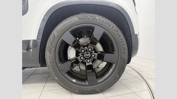 2025 認定中古車 Land Rover Defender 110 フジホワイト D350 ディーゼルマイルドハイブリッド X-Dynamic SE　D350　エアサスペンション