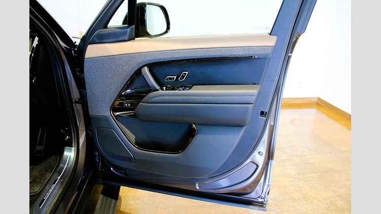 2024 認定中古車 Land Rover Range Rover Sport シャラントグレイ P550eプラグインハイブリッド（ガソリン） Autobiography