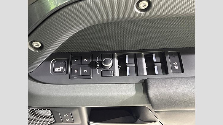 2022 認定中古車 Land Rover Defender 110 カルパチアングレイ D300 AWD（AT） X-DYNAMIC SE