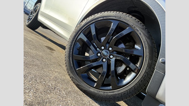 2019 認定中古車 Land Rover Discovery Sport Indus Silver 2.0 litre i4P HSE Lux P240