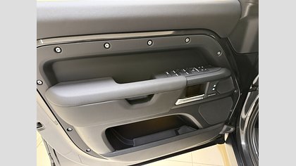 Defender 110 21