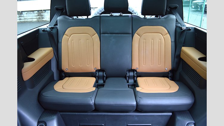 2022 認定中古車 Land Rover Defender 130 パンゲアグリーン D300 AWD AUTOMATIC MHEV X