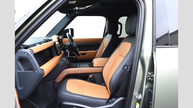 2022 認定中古車 Land Rover Defender 130 パンゲアグリーン D300 AWD AUTOMATIC MHEV X