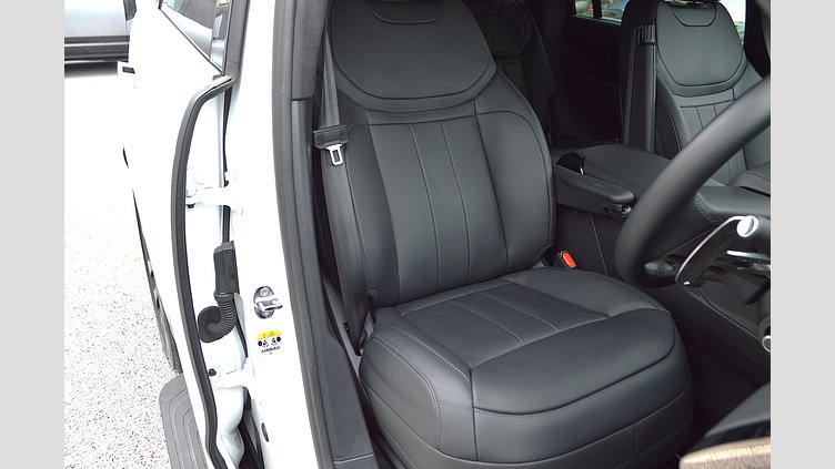 2024 認定中古車 Land Rover Range Rover Sport オストゥーニパールホワイト P550eプラグインハイブリッド（ガソリン） スタンダードホイールベース Autobiography