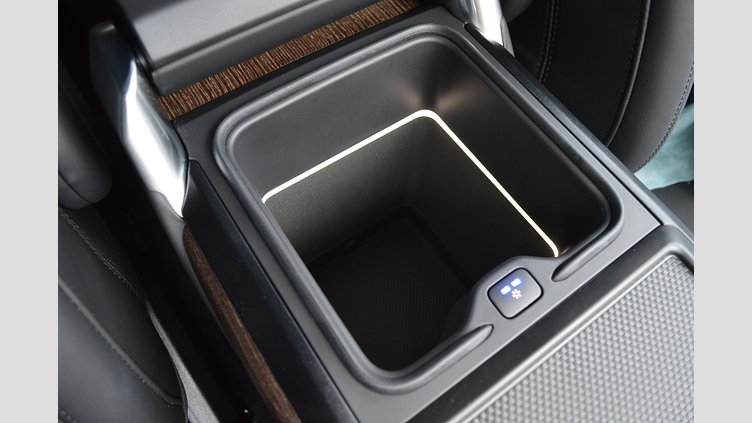 2024 認定中古車 Land Rover Range Rover オストゥーニパールホワイト（お取り扱いの有無については正規ディーラーにお問い合わせください） P550 AWD PHEV（AT） スタンダードホイールベース Autobiography
