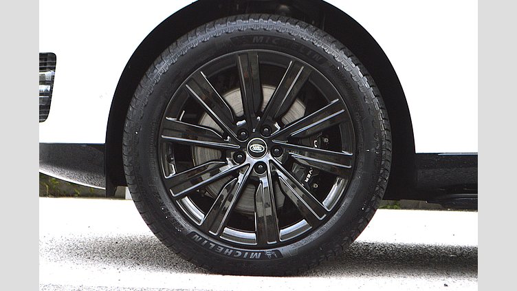 2024 認定中古車 Land Rover Range Rover オストゥーニパールホワイト（お取り扱いの有無については正規ディーラーにお問い合わせください） P550 AWD PHEV（AT） スタンダードホイールベース Autobiography
