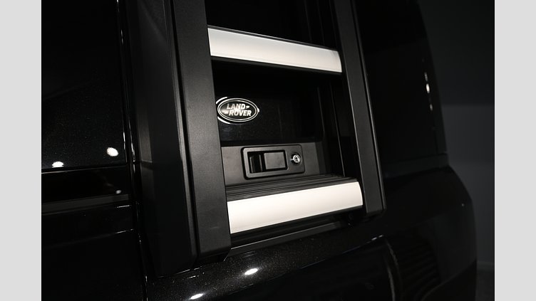 2021 Begagnad Land Rover Defender 110 Santorini Black automatic DEFENDER 110 P400 X-DYNAMIC HSE