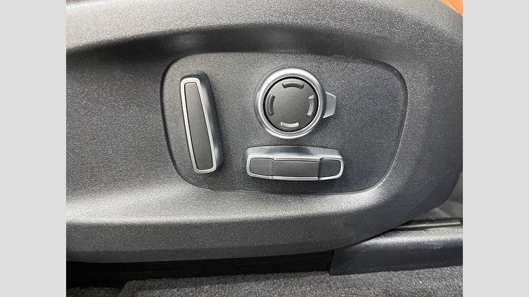 2020 認定中古車 Jaguar F-Pace Portofino Blue 2.0L I4 Pet Mid DOHC AJ200 R-DYNAMIC HSE