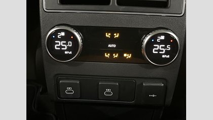F-Pace 47