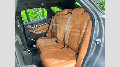 F-Pace 15