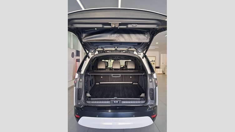 2022 Approved Land Rover Discovery Fuji White All Terrain DISCOVERY 3.0TD SE R-DYNAMIC (D300)