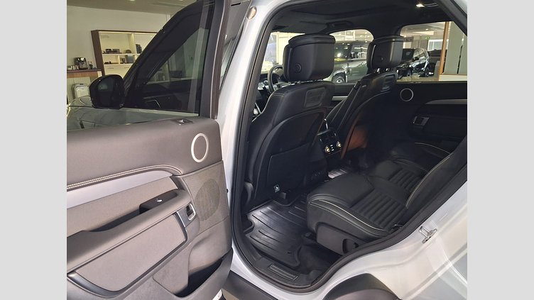 2022 Approved Land Rover Discovery Fuji White All Terrain DISCOVERY 3.0TD SE R-DYNAMIC (D300)