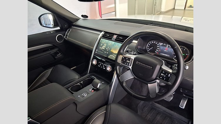 2022 Approved Land Rover Discovery Fuji White All Terrain DISCOVERY 3.0TD SE R-DYNAMIC (D300)