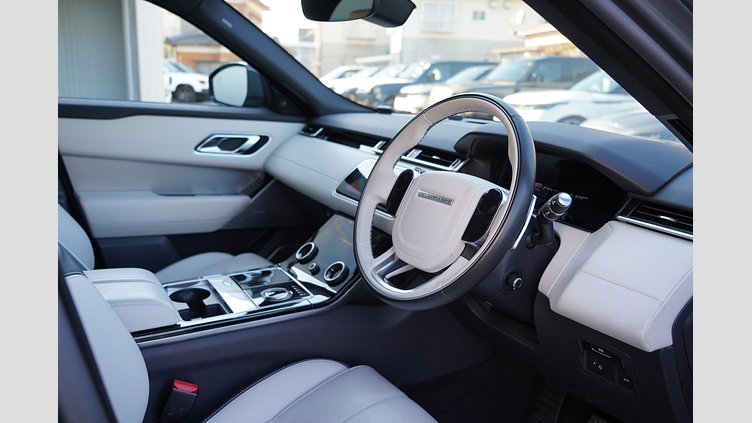 2017 認定中古車 Land Rover Range Rover Velar Corris Grey 3.0 litre V6 Supercharged Petrol R-Dynamic HSE  P380