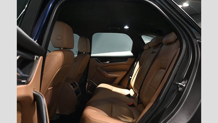2023 Begagnad Jaguar F-Pace Portofino Blue AWD P460e SE - leasebar till företag