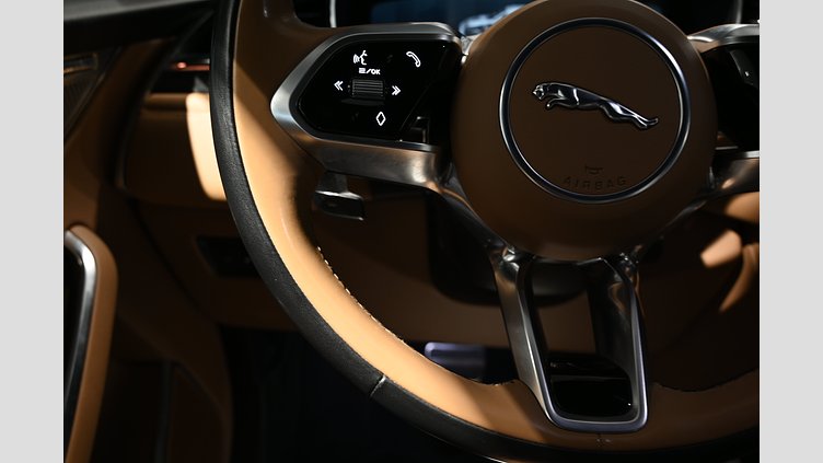 2023 Begagnad Jaguar F-Pace Portofino Blue AWD P460e SE - leasebar till företag