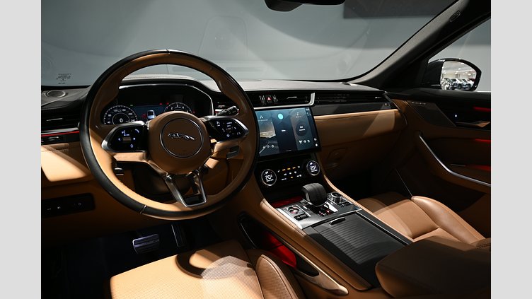 2023 Begagnad Jaguar F-Pace Portofino Blue AWD P460e SE - leasebar till företag