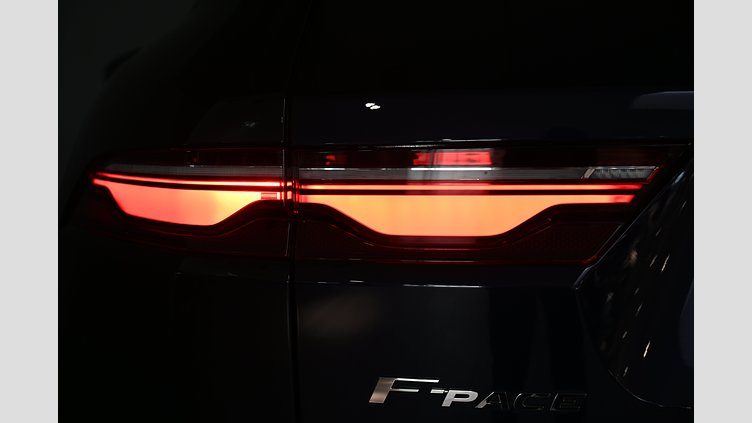 2023 Begagnad Jaguar F-Pace Portofino Blue AWD P460e SE - leasebar till företag