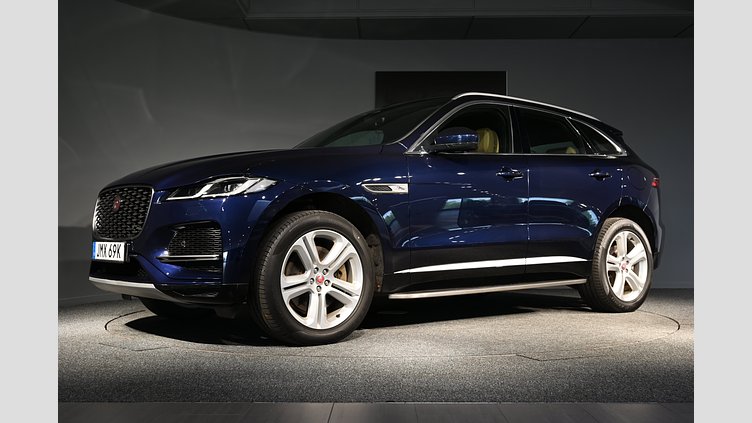 2023 Begagnad Jaguar F-Pace Portofino Blue AWD P460e SE - leasebar till företag