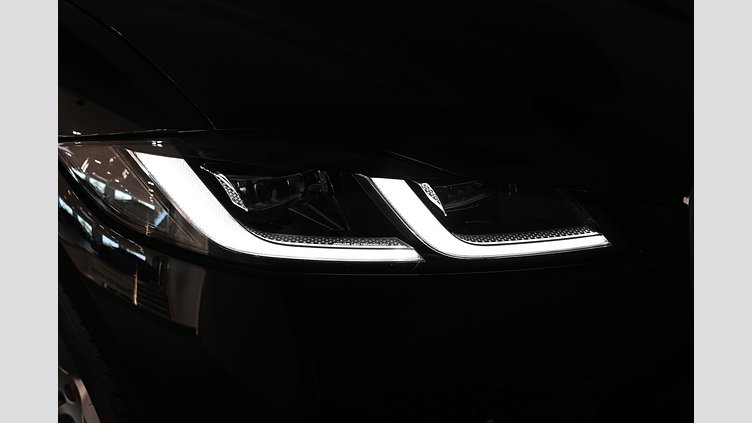 2023 Begagnad Jaguar F-Pace Portofino Blue AWD P460e SE - leasebar till företag