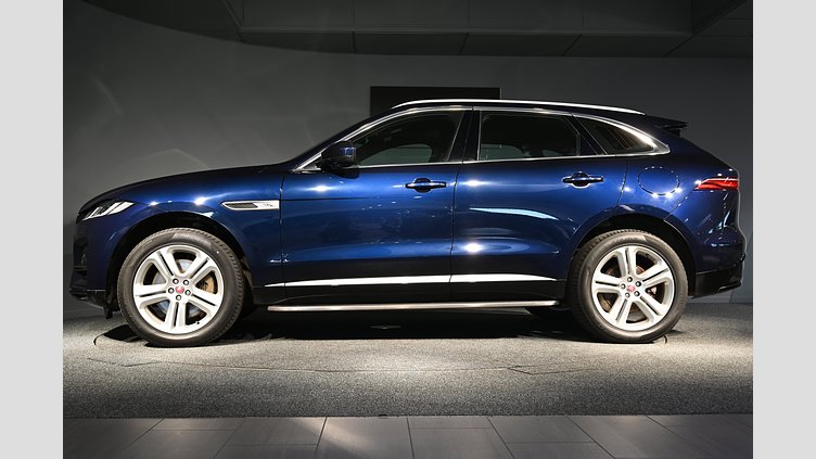 2023 Begagnad Jaguar F-Pace Portofino Blue AWD P460e SE - leasebar till företag