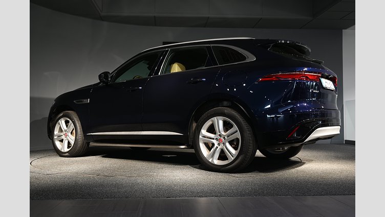 2023 Begagnad Jaguar F-Pace Portofino Blue AWD P460e SE - leasebar till företag