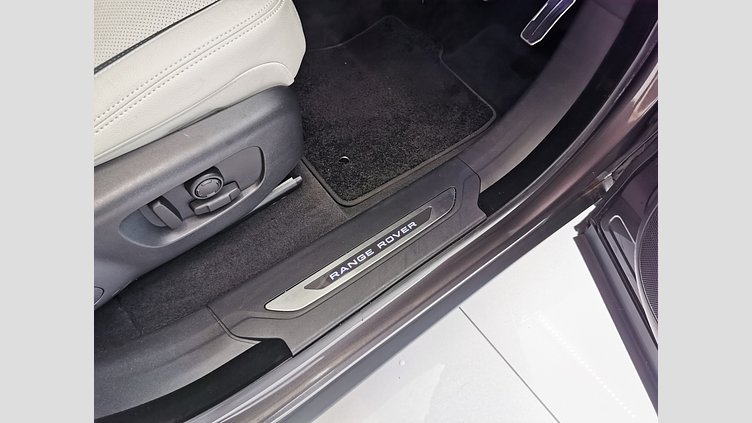 2022 認定中古車 Land Rover Range Rover Velar Charente Grey 2.0 litre i4P オーリックエディション　P250