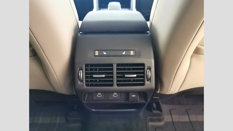 2025 認定中古車 Land Rover Discovery Sport ハクバシルバー D200マイルドハイブリッド（ディーゼル） 標準ホイール S