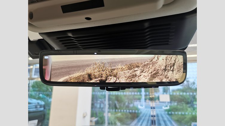 2025 認定中古車 Land Rover Discovery Sport ハクバシルバー D200マイルドハイブリッド（ディーゼル） 標準ホイール S