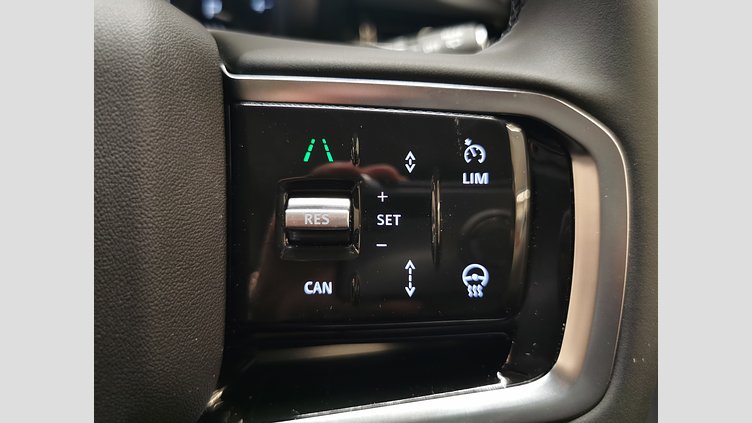 2025 認定中古車 Land Rover Discovery Sport ハクバシルバー D200マイルドハイブリッド（ディーゼル） 標準ホイール S