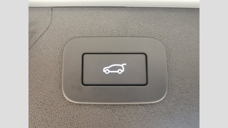 2025 認定中古車 Land Rover Discovery Sport ハクバシルバー D200マイルドハイブリッド（ディーゼル） 標準ホイール S