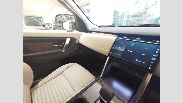 2025 認定中古車 Land Rover Discovery Sport ハクバシルバー D200マイルドハイブリッド（ディーゼル） 標準ホイール S