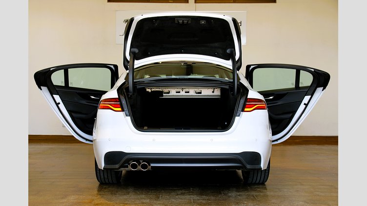2020 認定中古車 Jaguar XE Yulong White 2.0 litre i4D Diesel S