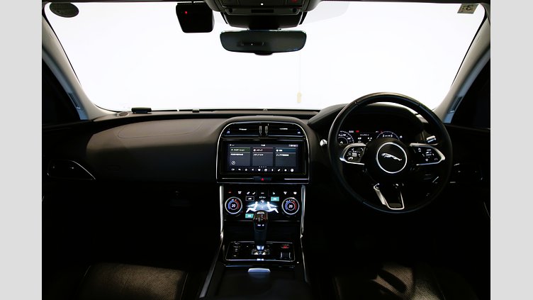 2020 認定中古車 Jaguar XE Yulong White 2.0 litre i4D Diesel S