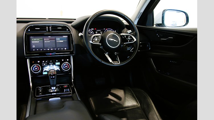 2020 認定中古車 Jaguar XE Yulong White 2.0 litre i4D Diesel S