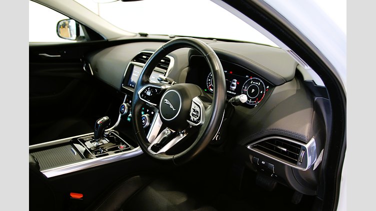 2020 認定中古車 Jaguar XE Yulong White 2.0 litre i4D Diesel S