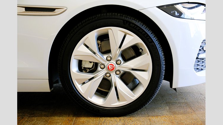 2020 認定中古車 Jaguar XE Yulong White 2.0 litre i4D Diesel S