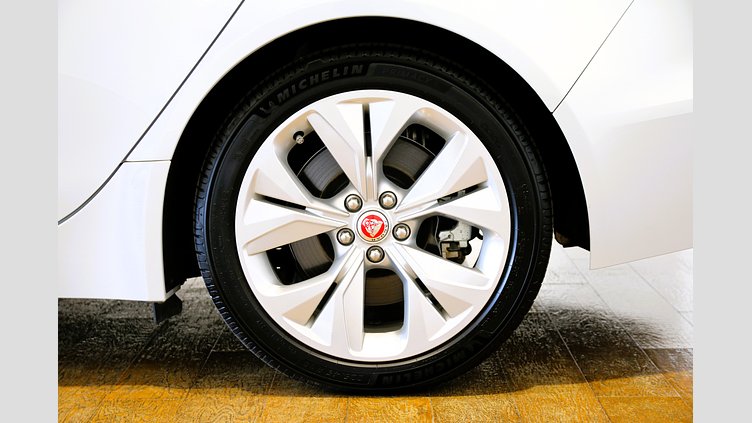 2020 認定中古車 Jaguar XE Yulong White 2.0 litre i4D Diesel S
