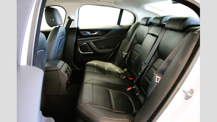 2020 認定中古車 Jaguar XE Yulong White 2.0 litre i4D Diesel S