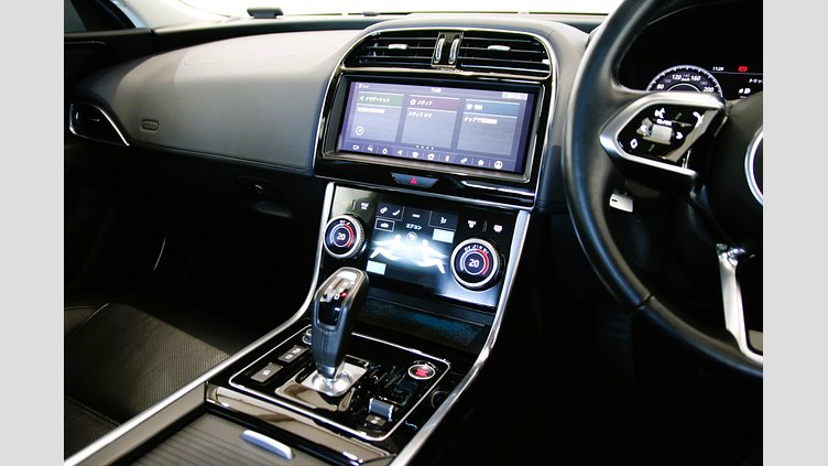 2020 認定中古車 Jaguar XE Yulong White 2.0 litre i4D Diesel S