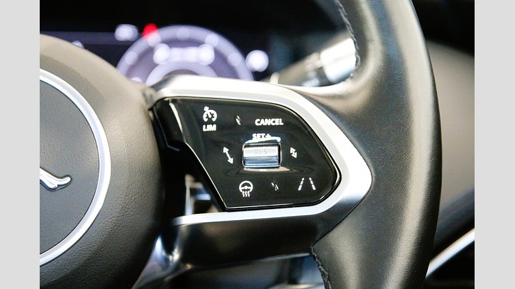 2020 認定中古車 Jaguar XE Yulong White 2.0 litre i4D Diesel S