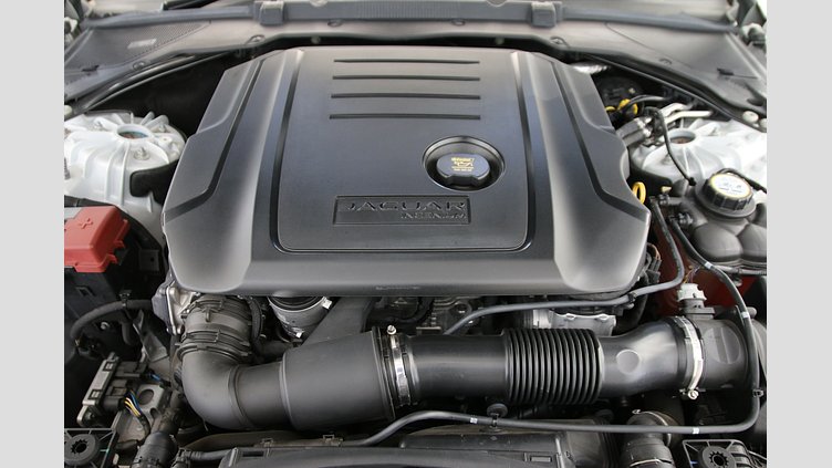 2020 認定中古車 Jaguar XE Yulong White 2.0 litre i4D Diesel S