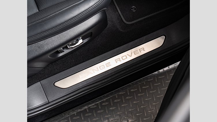2024 認定中古車 Land Rover Range Rover Evoque サントリーニブラック プラグインハイブリッド（ガソリン） Standard Wheelbase DYNAMIC HSE