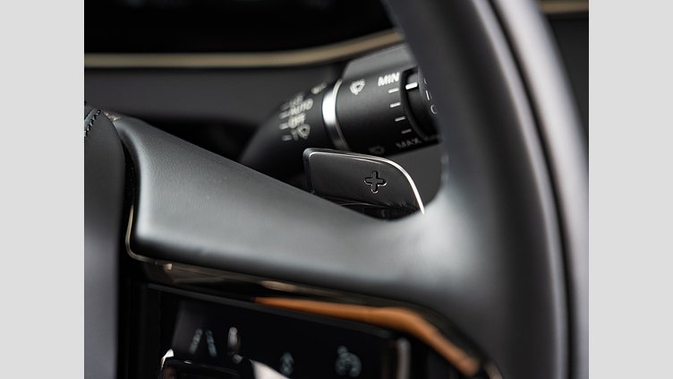 2024 認定中古車 Land Rover Range Rover Evoque フジホワイト プラグインハイブリッド（ガソリン） Standard Wheelbase DYNAMIC HSE