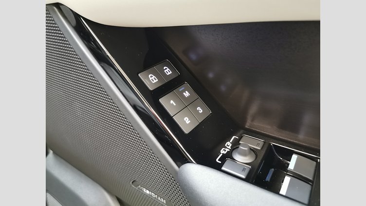 2025 認定中古車 Land Rover Range Rover Velar カルパチアングレイ P400eプラグインハイブリッド（ガソリン） スタンダードホイールベース Dynamic SE