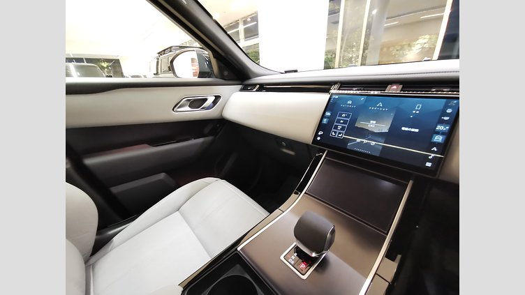 2025 認定中古車 Land Rover Range Rover Velar カルパチアングレイ P400eプラグインハイブリッド（ガソリン） スタンダードホイールベース Dynamic SE