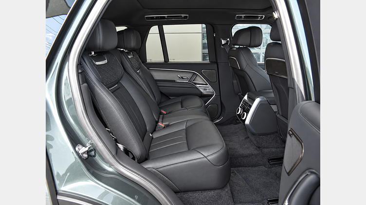 2024 認定中古車 Land Rover Range Rover ベルグレイヴィアグリーン P550 AWD PHEV（AT） スタンダードホイールベース SV