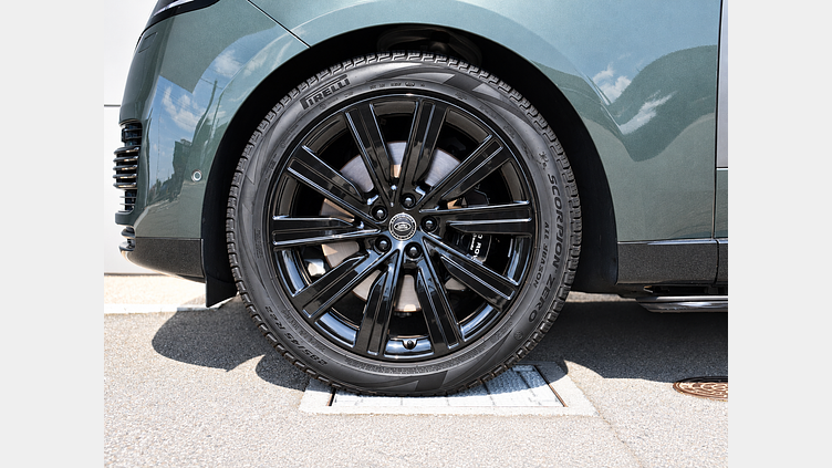 2024 認定中古車 Land Rover Range Rover ベルグレイヴィアグリーン P550 AWD PHEV（AT） スタンダードホイールベース SV