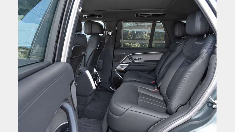 2024 認定中古車 Land Rover Range Rover ベルグレイヴィアグリーン P550 AWD PHEV（AT） スタンダードホイールベース SV