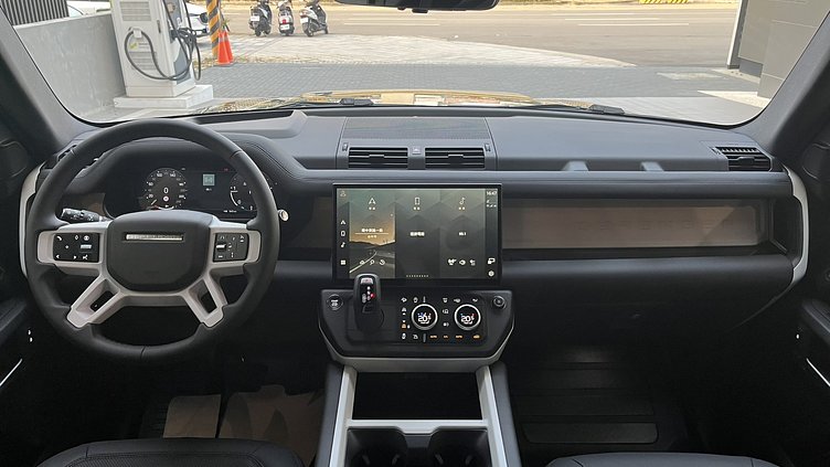 2026 新車 Land Rover Defender 110 (1LQ) Woolstone Green 伍爾斯通綠 D250  輕油電混合 X-Dynamic SE
